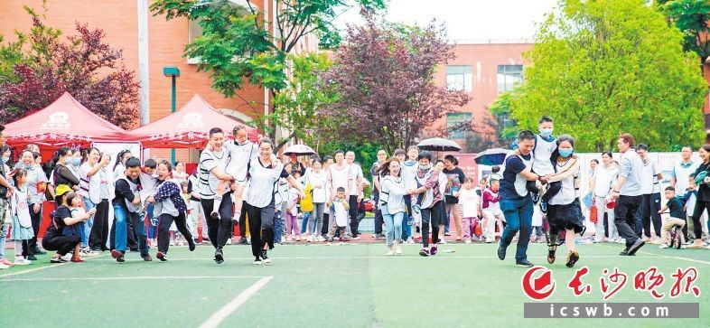 《長(zhǎng)沙晚報(bào)》報(bào)道五礦物業(yè)湖南公司：以優(yōu)質(zhì)服務(wù)讓小區(qū)“永葆青春”